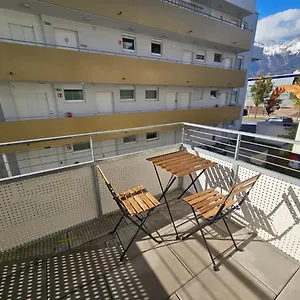 Stylish In + 1 Parking Spot Apartment Innsbruck